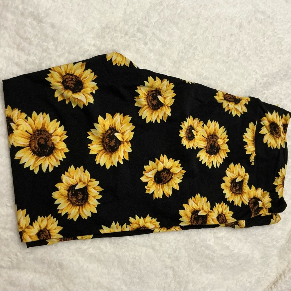 LuLaRoe Black and Yellow Sunflower Leggings